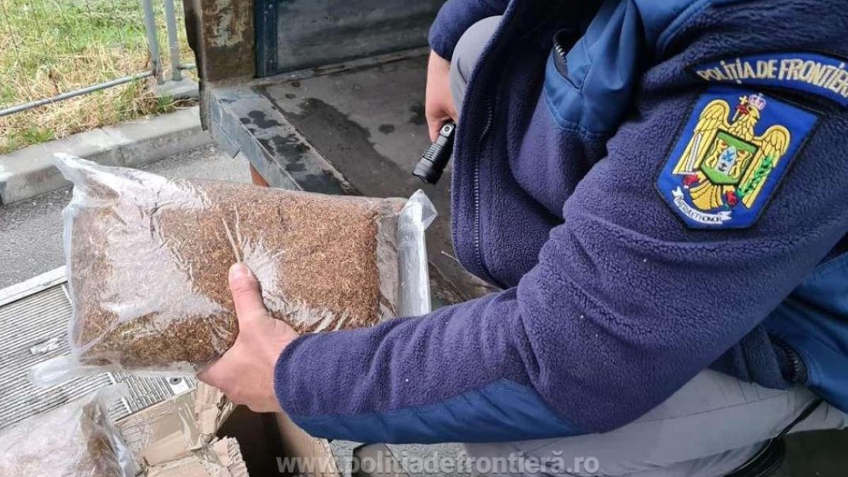 sofer-roman--la-volanul-unei-dubite--oprit-la-vama-giurgiu--printre-coletele-transportate--barbatul-ascundea-o-comoara