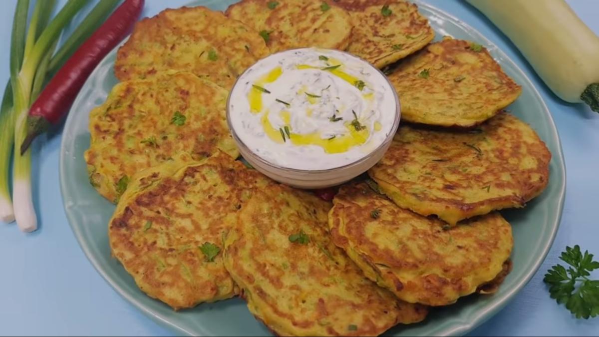 blini-din-dovlecei--o-placinta-delicioasa--usor-de-preparat-la-tigaie-vei-uita-de-banalele-chiftelute