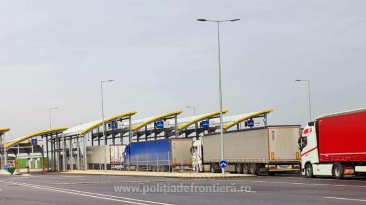 ungaria--restrictii-de-circulatie-pentru-autovehiculele-de-mare-tonaj--soferii-camioanelor--obligati-sa-stationeze-in-parcari