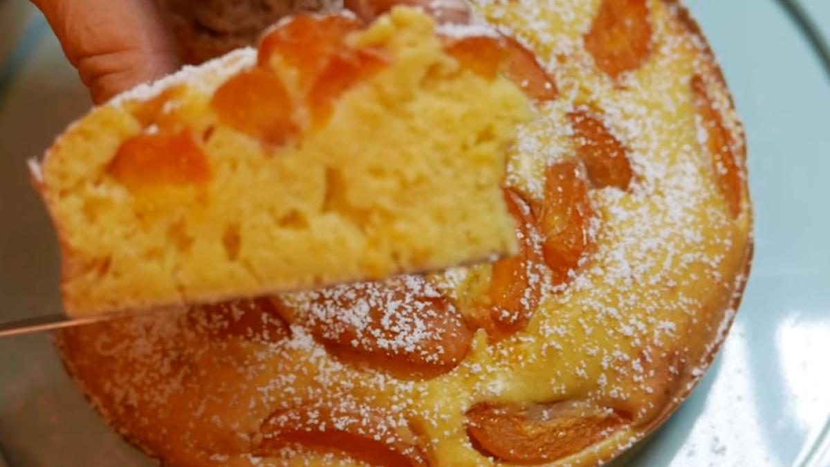 tort-pufos-din-caise-proaspete--fara-unt-lapte-si-ulei--o-felie-are-doar-140-calorii