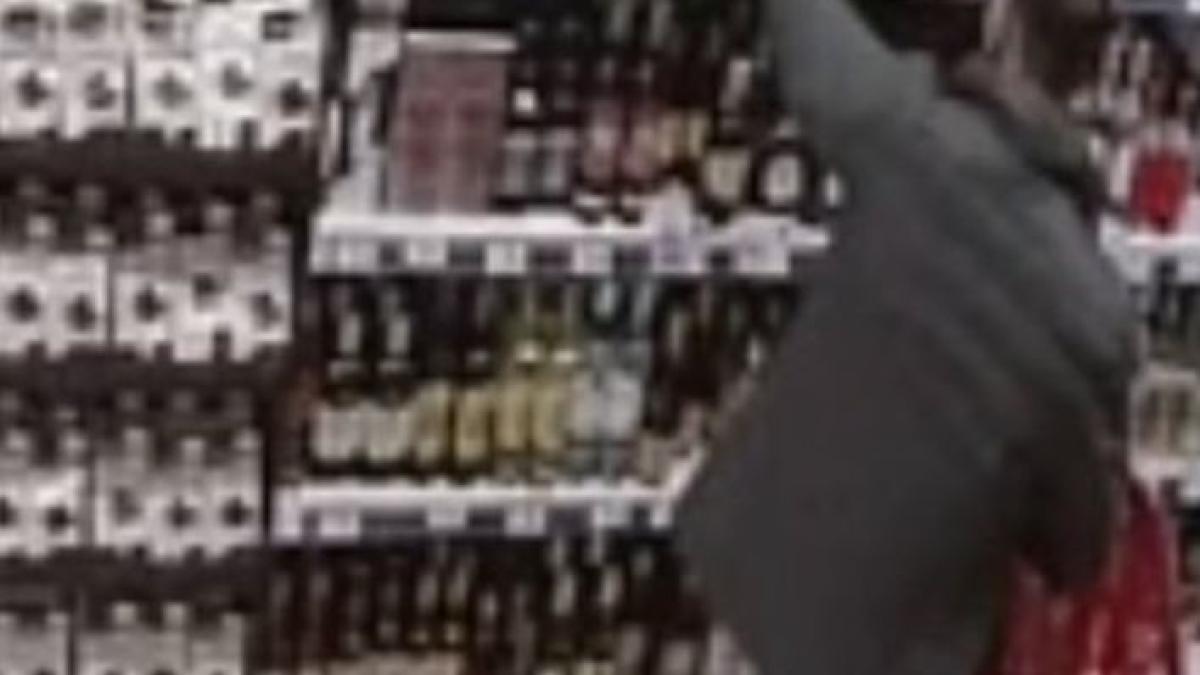 italia--un-roman--care-a-furat-sampanie-si-whisky--in-valoare-de-sute-de-euro--a-ajuns-in-arest