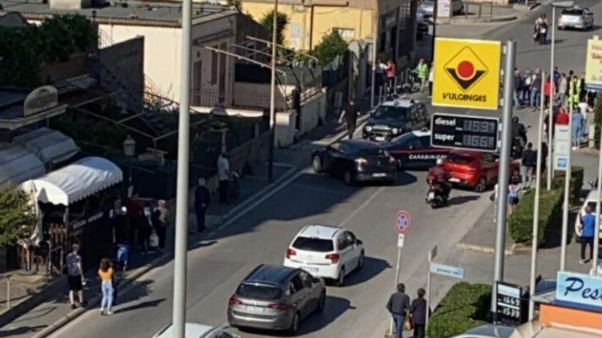 italia--urmarire-ca-n-filme-pe-strazile-din-nettuno--un-roman--prins-cu-focuri-de-arma