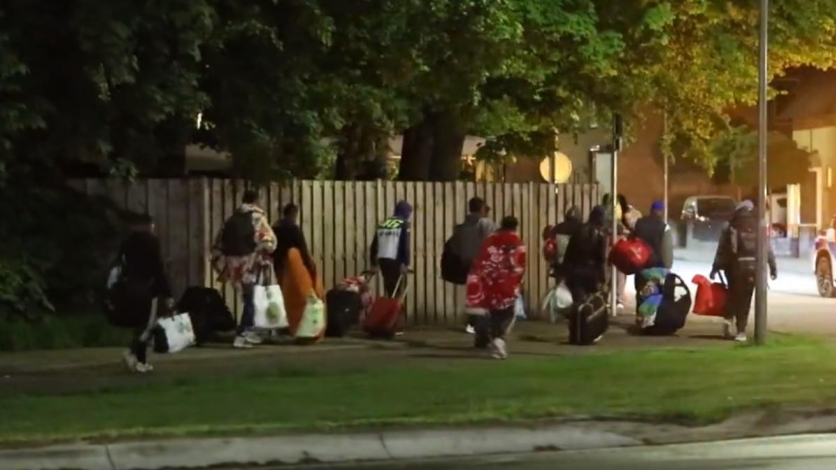 olanda--zeci-de-romani--abandonati-intr-un-parc-dupa-ce-li-s-a-promis-un-loc-de-munca--prc-e2prc-80prc-9eo-situatie-foarte-grava-si-inumanaprc-e2prc-80prc-9d