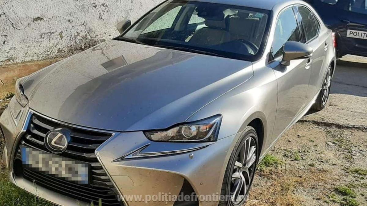 autoturism--de-40-000-de-euro--furat-din-franta--depistat-la-frontiera--soferul-roman-a-ramas-pieton