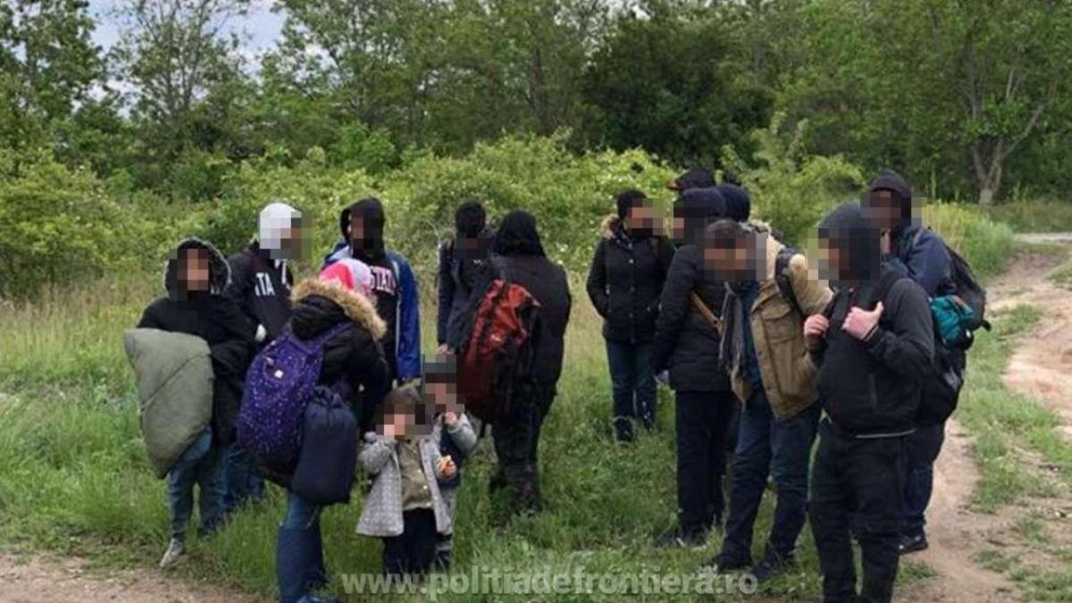 prinsi-prc-c2prc-a0de-politistii-de-frontiera--in-timp-de-traversau--ilegal--dunarea-cu-o-ambarcatiune-gonflabilaprc-c2prc-a0