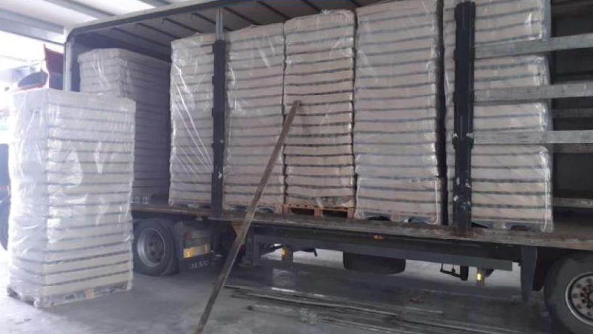 soferul-camionului--plin-cu-tigari-de-contrabanda--inca-nu-a-fost-identificat--politistii-continua-cercetarile