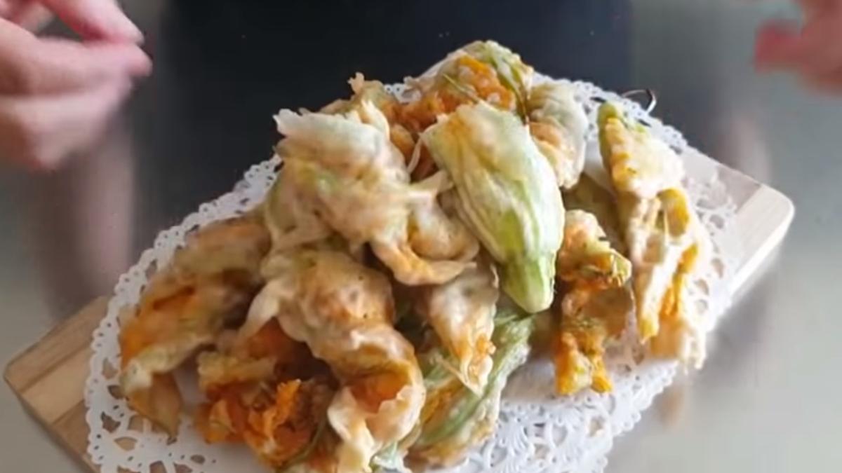 flori-de-dovlecei-umplute--in-stil-roman-un-deliciu-de-sezon--parfumat-si-surprinzator-de-usor-de-facut--noteaza-reteta