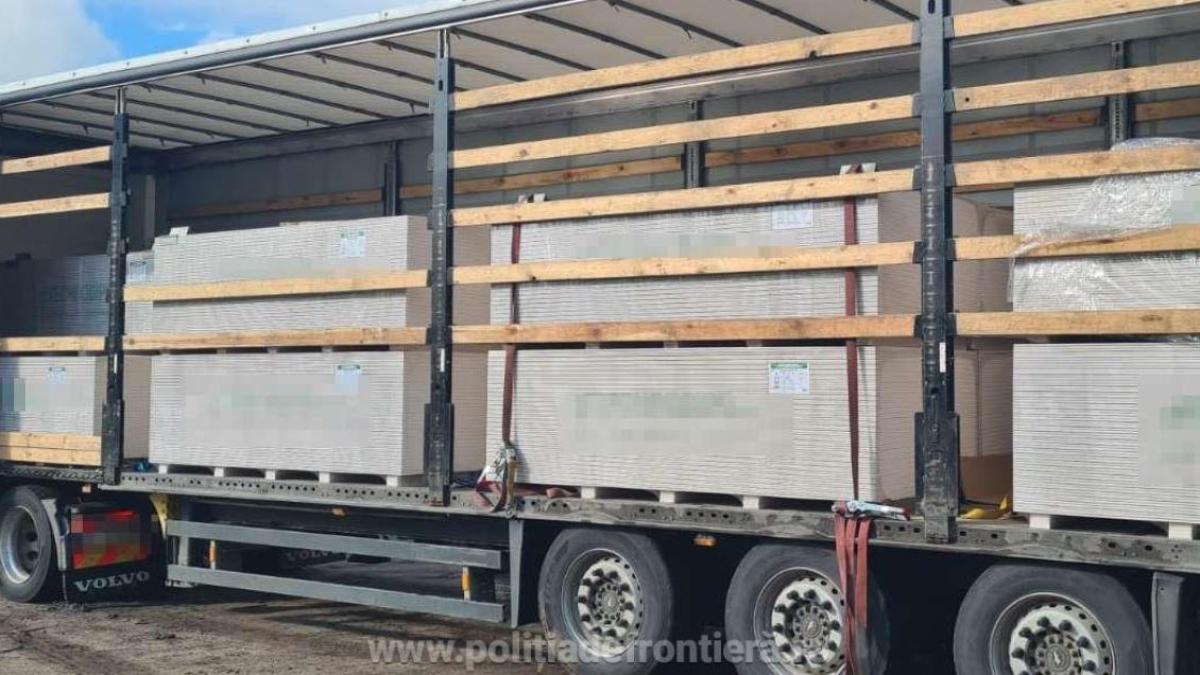 ansamblu-rutier--condus-de-un-sofer-roman--oprit-in-vama-gourgiu--cainele-politist-de-serviciu-a-dat-alarma