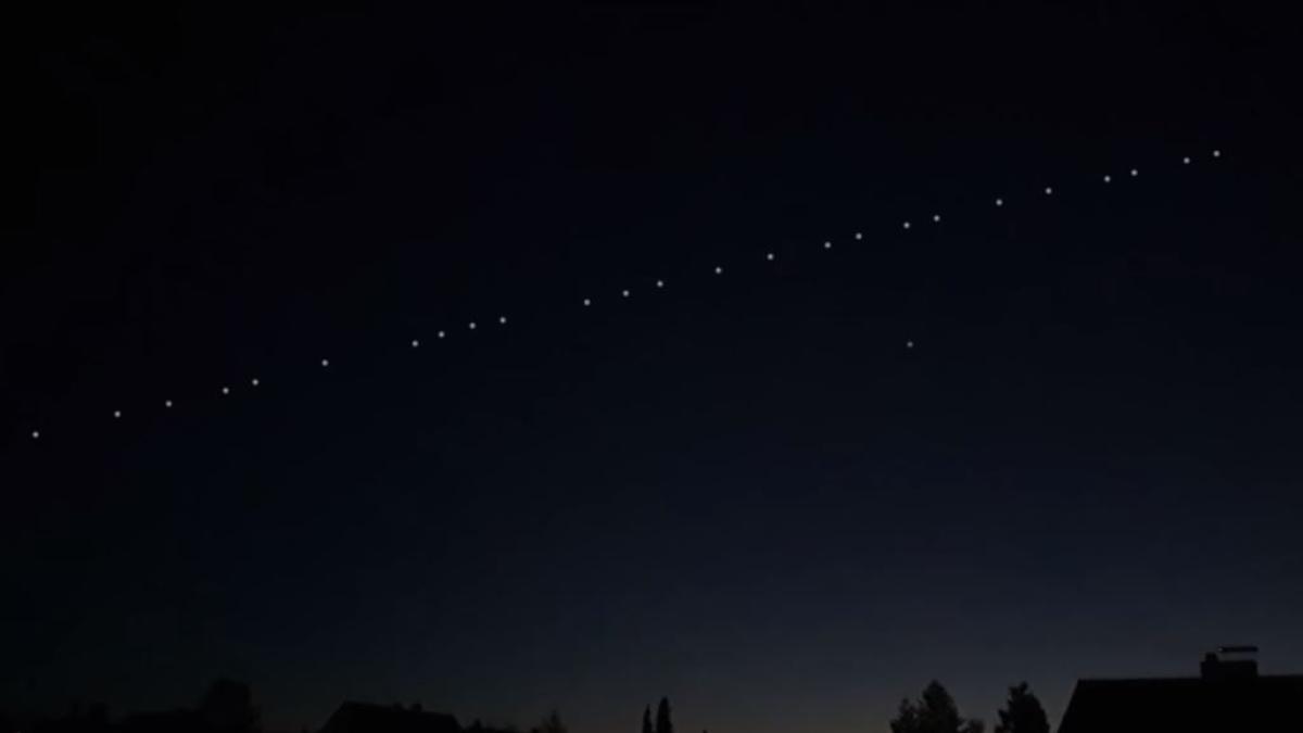 satelitii-starlink--vizibili-cu-ochiul-liber-vineri-noapte-pe-cerul-romaniei