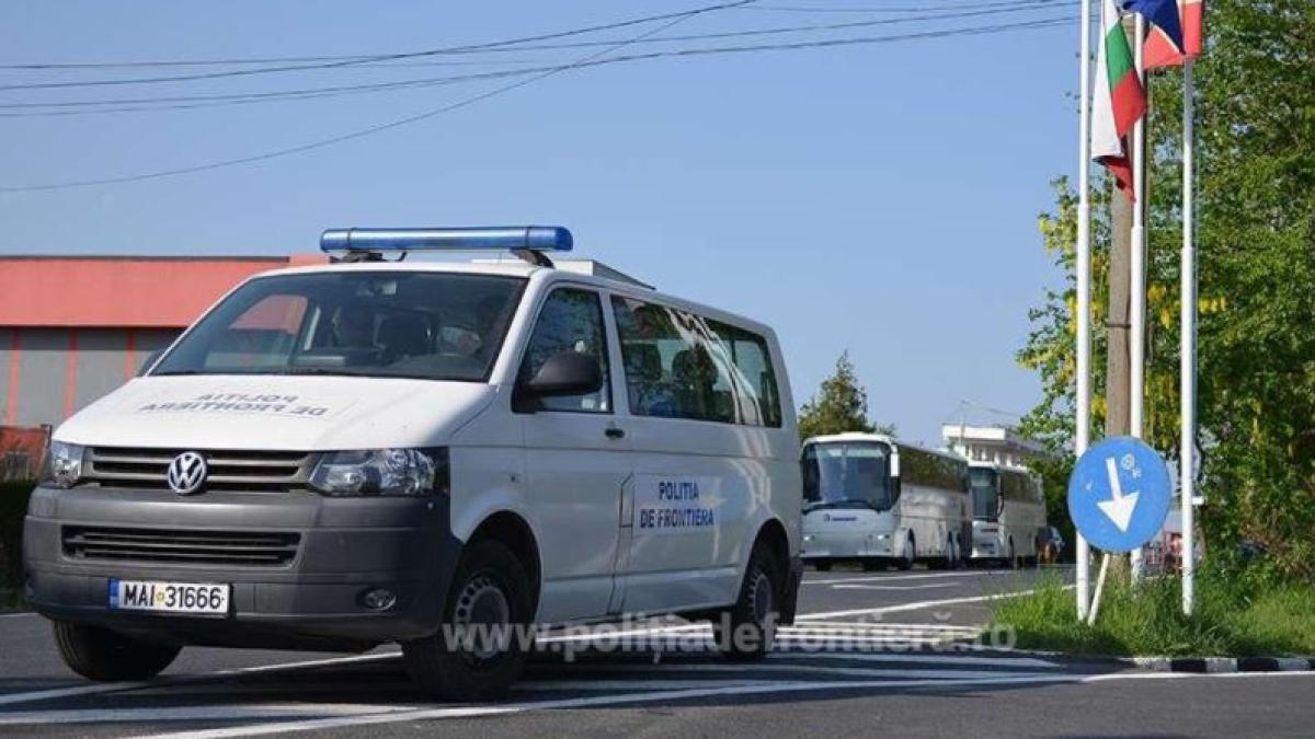 opt-romani--carantinati-14-zile-de-autoritati--dupa-ce-au-prezentat-teste-false-covid-la-frontiera