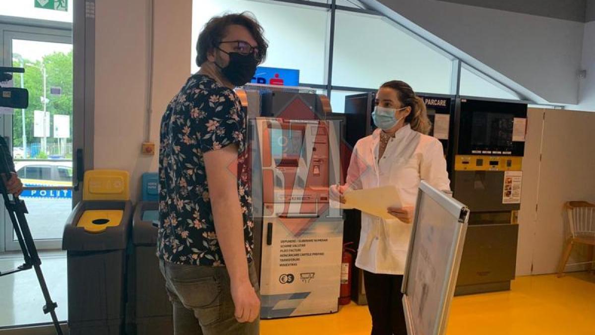 centru-de-vaccinare-de-la-aeroport-iasi-studentroman-uk-vaccinat