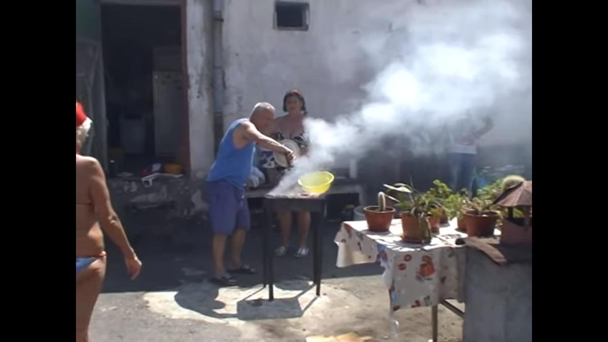 gratar-in-fata-blocului