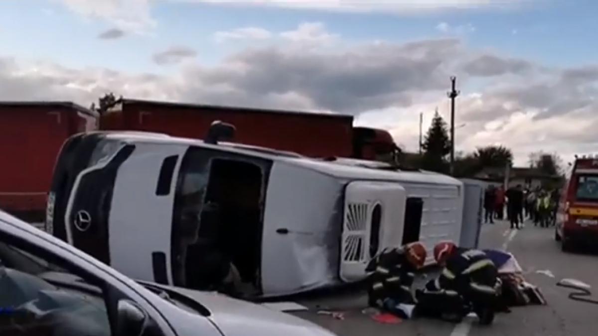 accident-dambovita-microbuz-persoane-autoturism