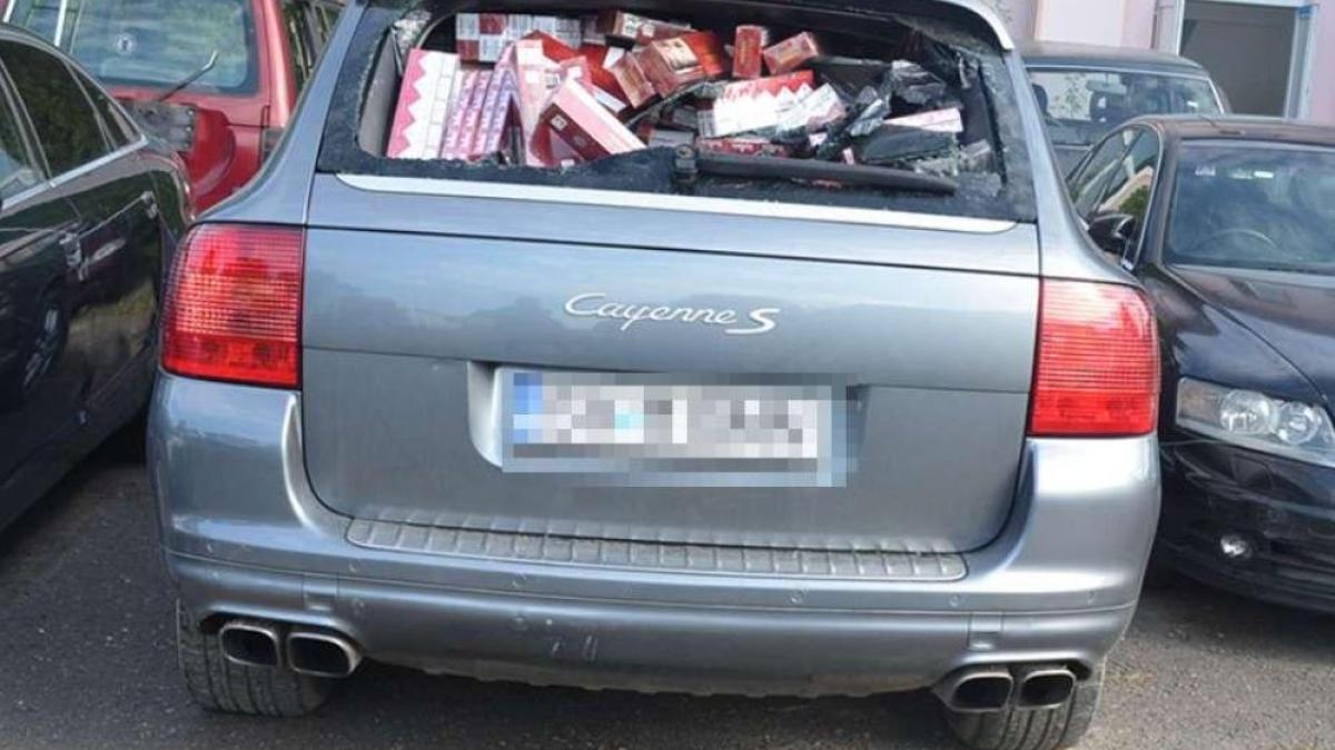 porsche-cayenne--cu-numar-fals-de-inmatriculare--depistat-la-frontiera-de-nord--masina-era-burdusita-cu-tigari