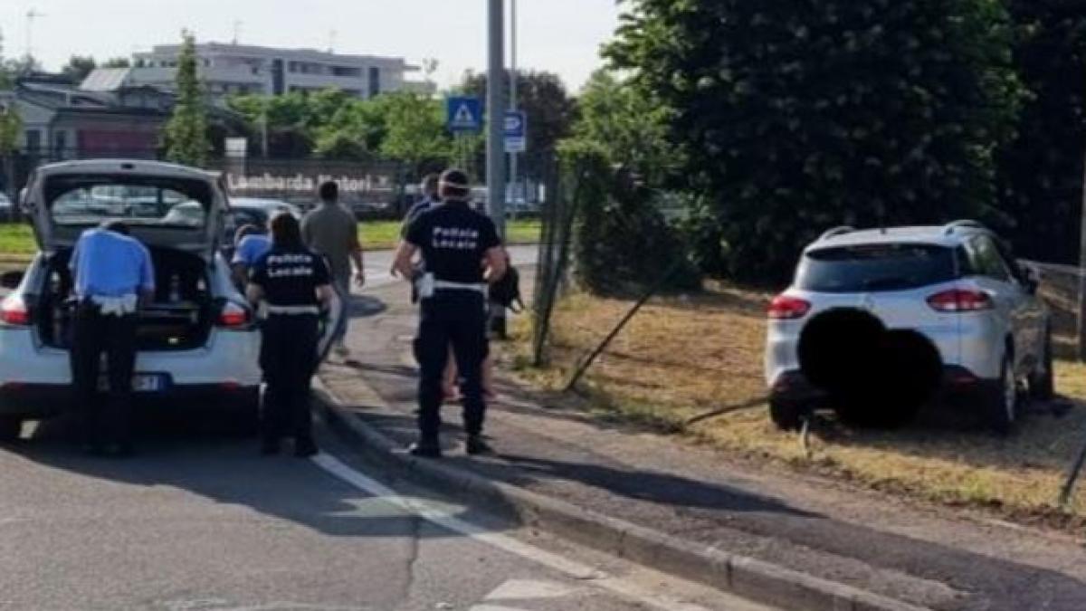 italia--un-roman-a-intrat-cu-masina-intr-un-gard--dar-a-dat-vina-pe-sotie--minciuna--demascata-de-camerele-de-supraveghere