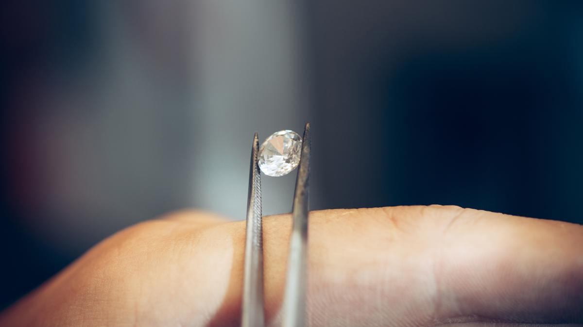 belgia--o-romanca-a-executat-un-truc-perfect-pentru-a-fura-un-diamant-de-milioane-de-dolari--prc-e2prc-80prc-9enu-am-stiut--am-fost-recrutata-din-italiaprc-e2prc-80prc-9d