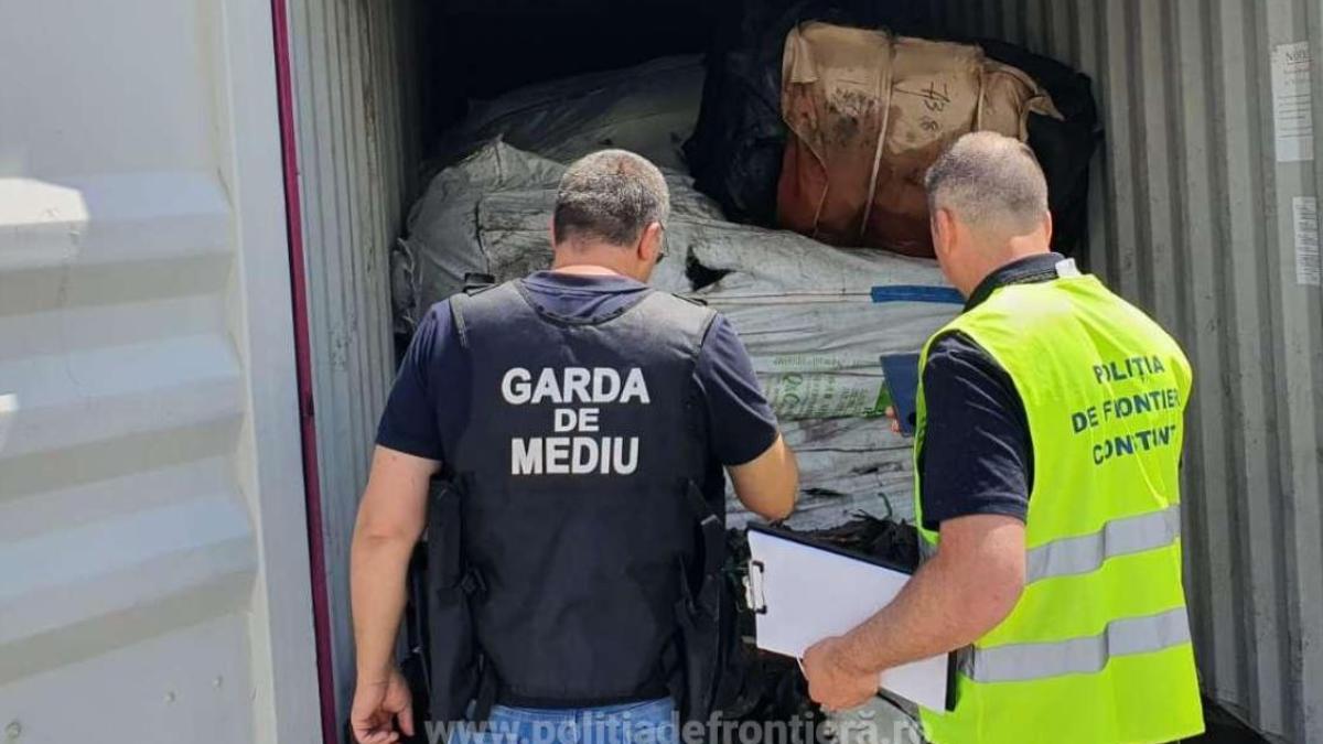 containere-cu-peste-100-de-tone-de-deseuri-de-cauciuc-urmau-sa-fie-exportate-in-thailanda-de-o-firma-din-oltprc-c2prc-a0