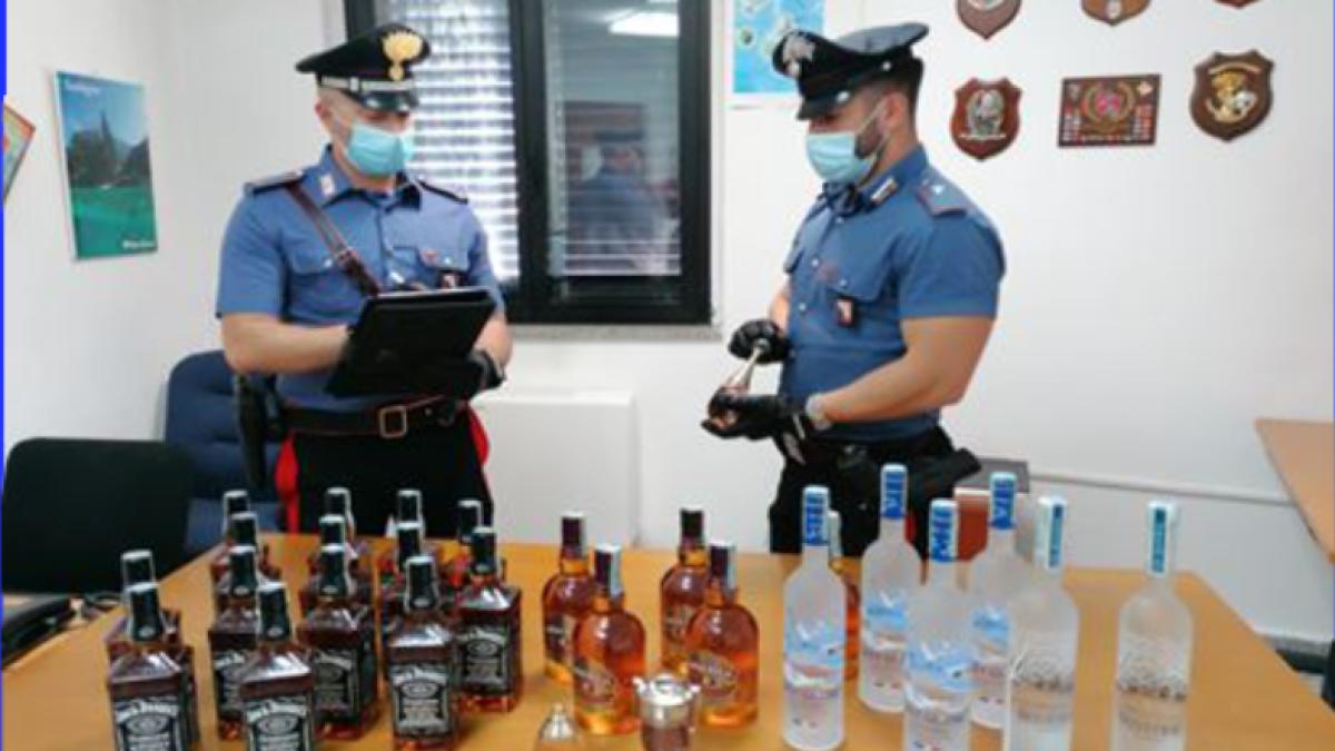 roman-italia-hot-de-parfumuri-si-sticle-de-alcool