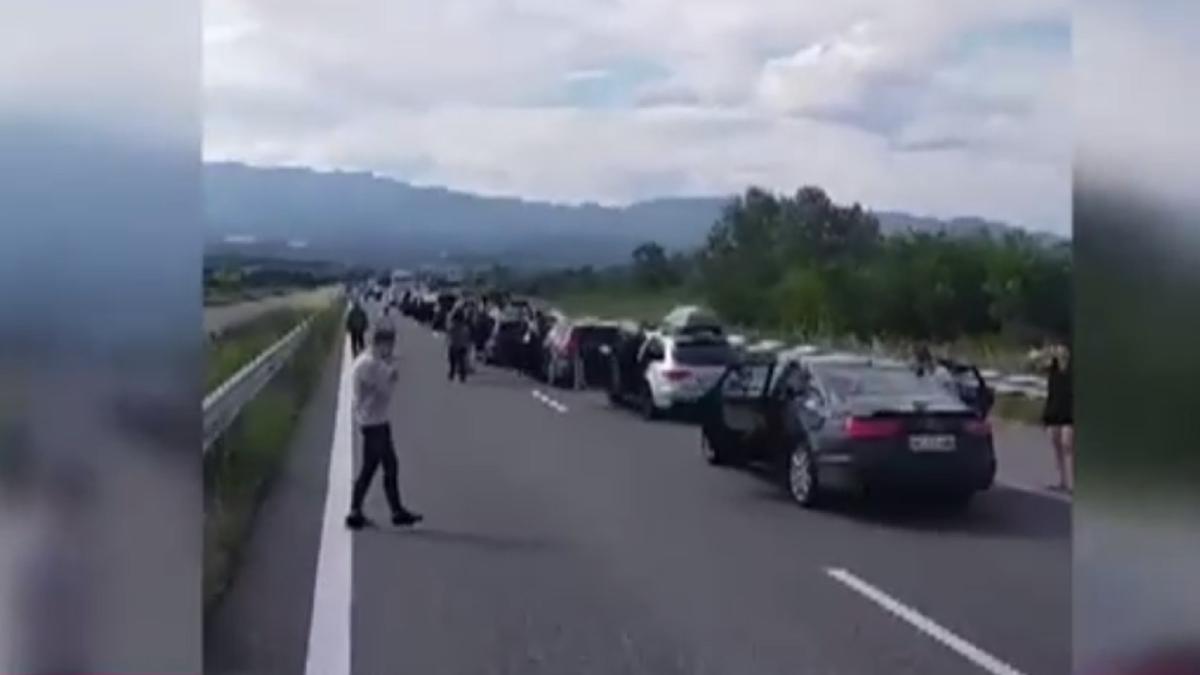 cozi-de-sute-de-masini-la-intrare-in-grecia