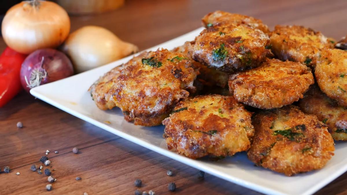 snitele-din-cartofi-cu-prc-e2prc-80prc-9ede-toateprc-e2prc-80prc-9c--o-gustare-completa--satioasa-si-simplu-de-facut-ai-toate-ingredientele-acum--in-casa