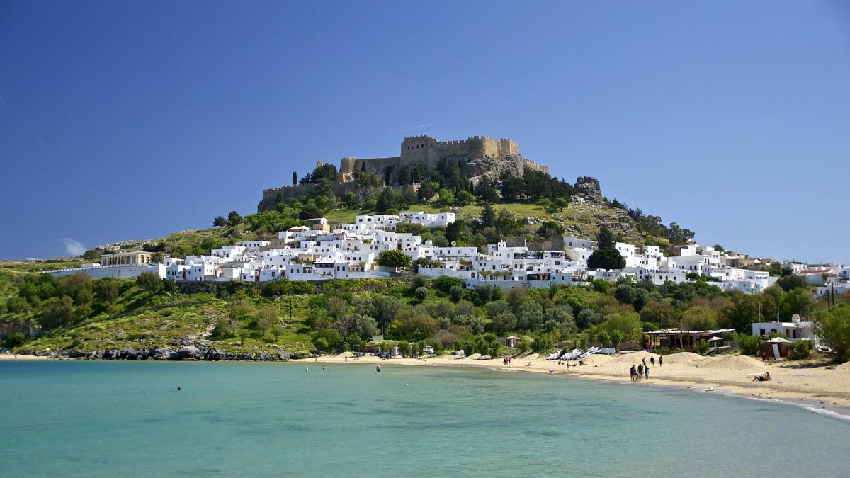 grecia--cosmar-pentru-o-familie-de-romani--plecati-in-vacanta-fara-vaccin--prc-e2prc-80prc-9eam-fost-lasati-in-fata-spitalului-pe-motiv-ca-infectamprc-e2prc-80prc-9d