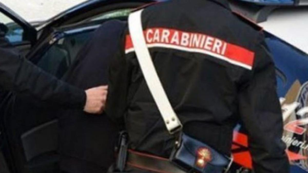 italia--roman--arestat-la-trei-ani-de-la-comiterea-unei-infractiuni--a-ranit-si-jefuit-o-tanara--care-scotea-bani-de-la-bancomat