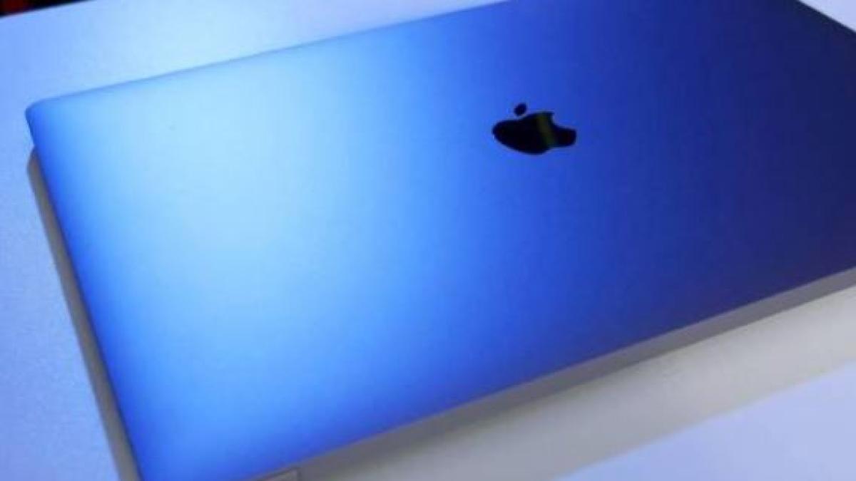 italia--doi-romani-au-sustras-un-laptop--de-peste-1-300-de-euro--chiar-sub-ochii-agentilor-de-securitate-dintr-un-magazin