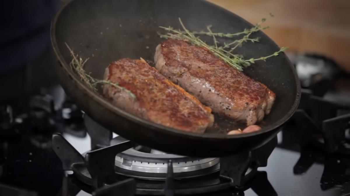 pune-bicarbonat-de-sodiu-pe-carne--secretul-marilor-bucatari-mancarea-se-transforma-sub-ochii-tai