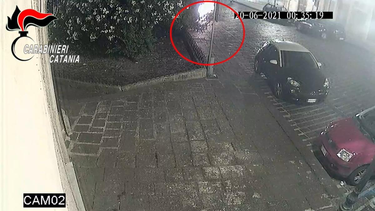 masini-parcate-noaptea-italia