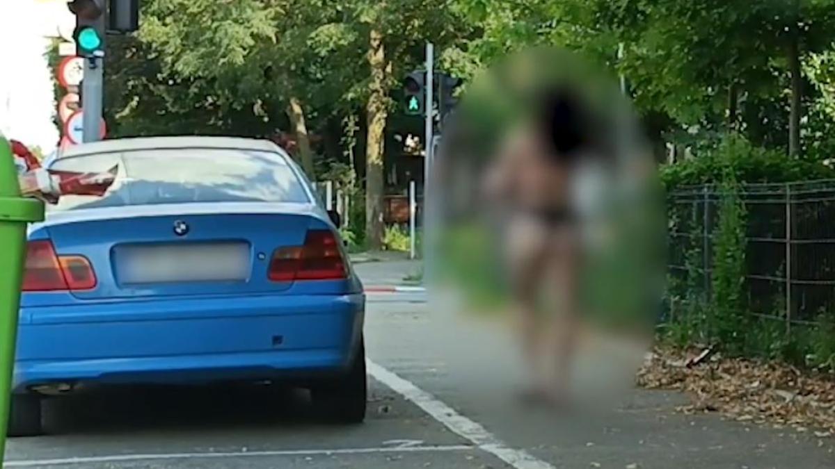 o-femeie-s-a-plimbat-doar-in-lenjerie-intima--pe-strazile-din-alexandria