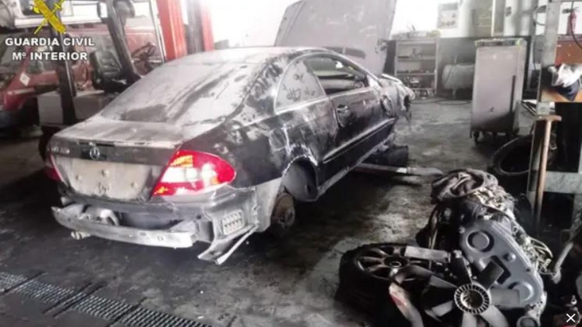 spania--afacerea-unui-roman--inchisa-de-politisti--barbatul-detinea-un-atelier-ilegal-de-dezmembrari-autovehiculeprc-c2prc-a0-prc-c2prc-a0