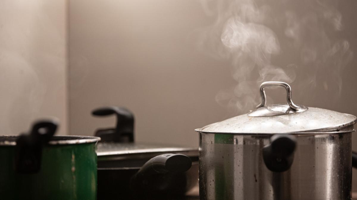 taie-un-cartof-in-jumatate-si-pune-bicarbonat--cea-mai-rapida-solutie-sa-cureti-grasimea-arsa-rezultatele--vizibile-instantaneu