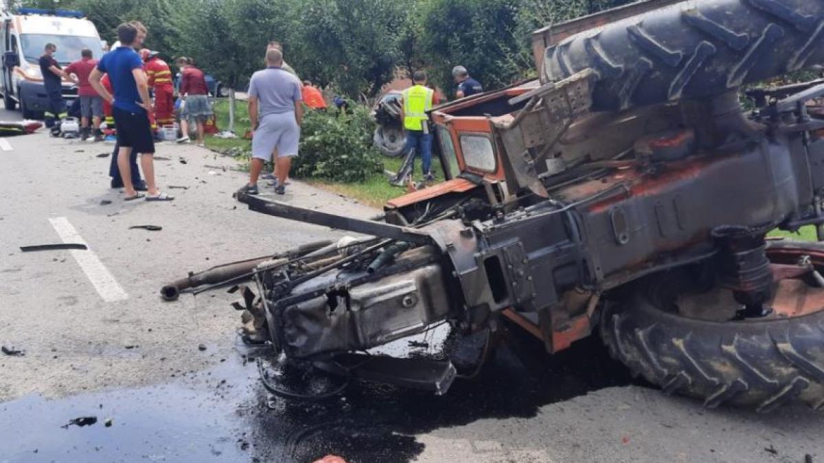 masina--spulberata-de-un-tractor-in-arad--doua-persoane-au-murit--sursa---isu-arad
