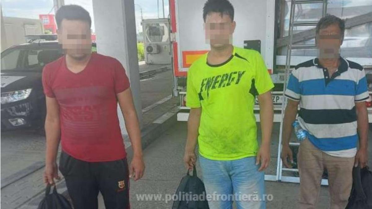 autocamion--care-venea-din-turcia--oprit-in-vama-giurgiu--trei-barbati--ascunsi-printre-marfa-transportata