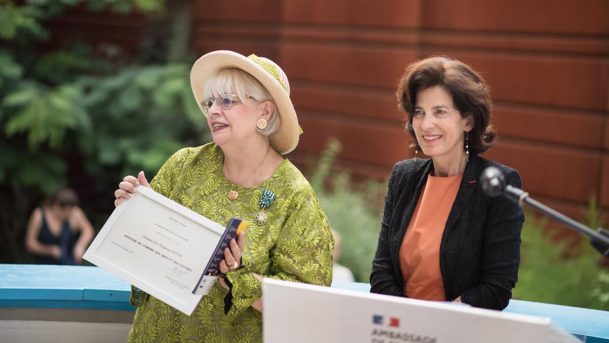 irina-margareta-nistor--decorata-de-franta-prc-e2prc-80prc-9epentru-angajamentul-sau-in-serviciul-culturiiprc-e2prc-80prc-9d