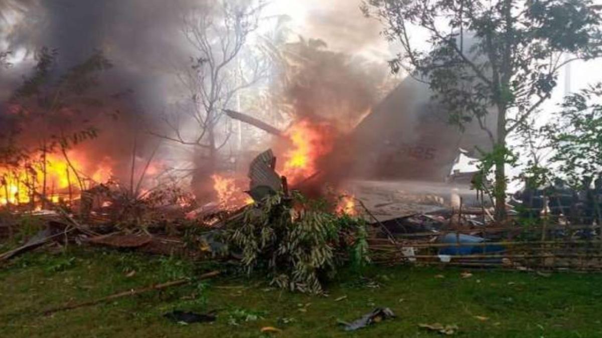 un-avion-cu-85-de-persoane-s-a-prabusit-in-filipine