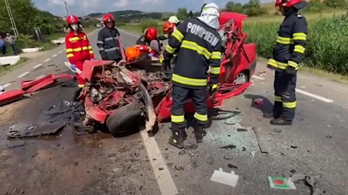 barbat--mort-intr-un-accident-rutier-la-mihaiesti--sotia-si-fetita-de-4-ani--grav-ranite