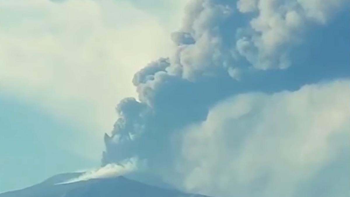 vulcanul-etna-erupe-din-nou--aeroportul-din-catania-se-inchide---video