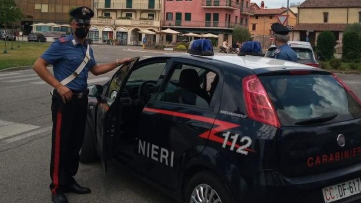 italia--o-romanca-a-batut-doi-carabinieri--care-incercau-sa-o-legitimeze--de-furia-femeii-nu-au-scapat-nici-clientii-unui-bar