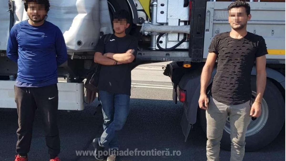 autocamion--condus-de-un-sofer-turc--oprit-in-vama--trei-barbati-se-ascundeau-printre-marfa-transportata