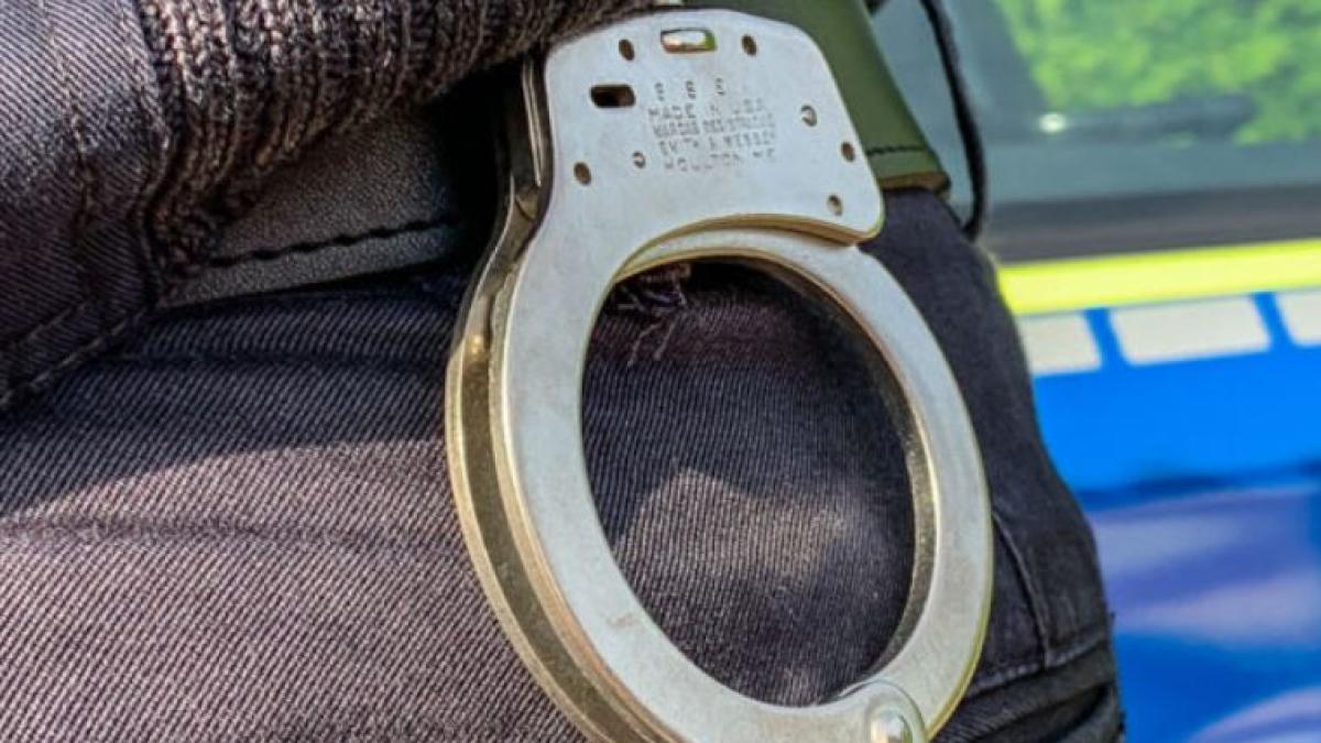 germania--doi-romani--care-au-furat-portofelul-unui-barbat--prinsi-de-politisti--un-martor-le-a-vazut-modul-de-operare-si-a-dat-alarma