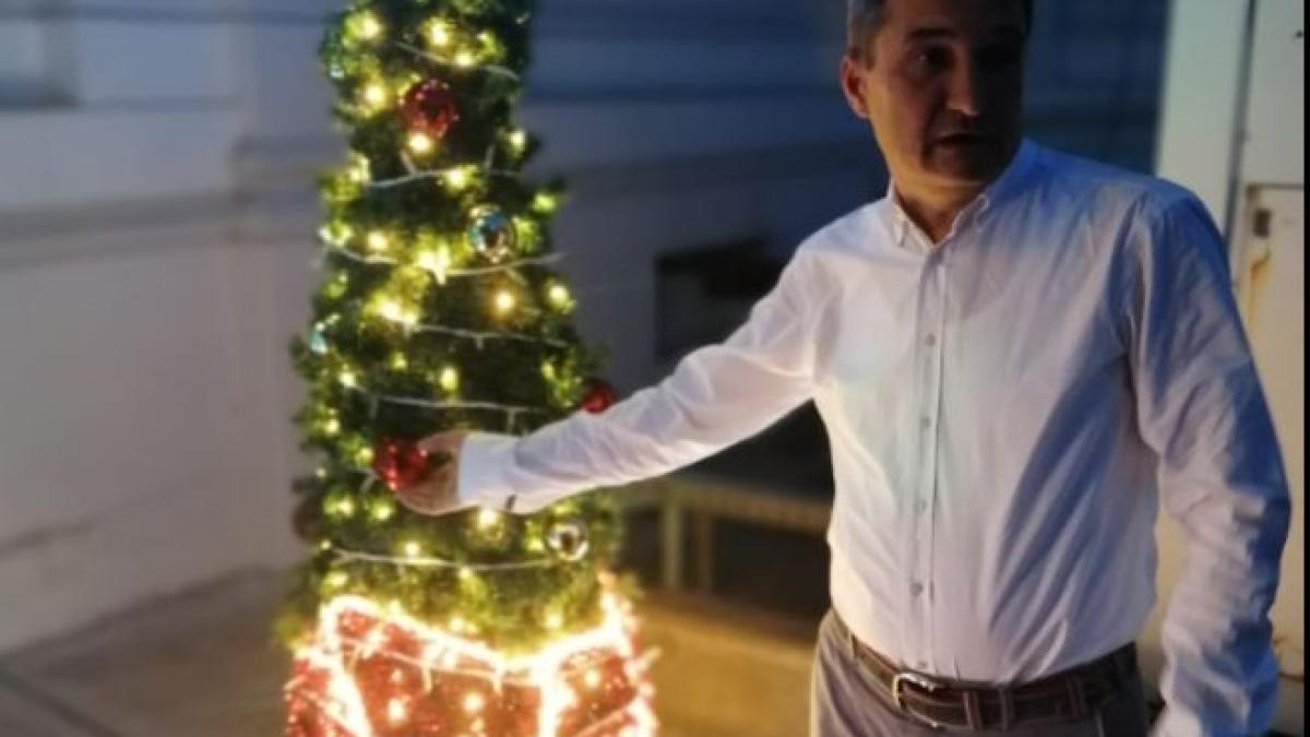 o-primarie-din-romania-a-inceput-sa-impodobeasca-deja-brazii-pentru-sarbatorile-de-iarna--primar---probam-modelul-la-scara-redusa--asteptam-opinii