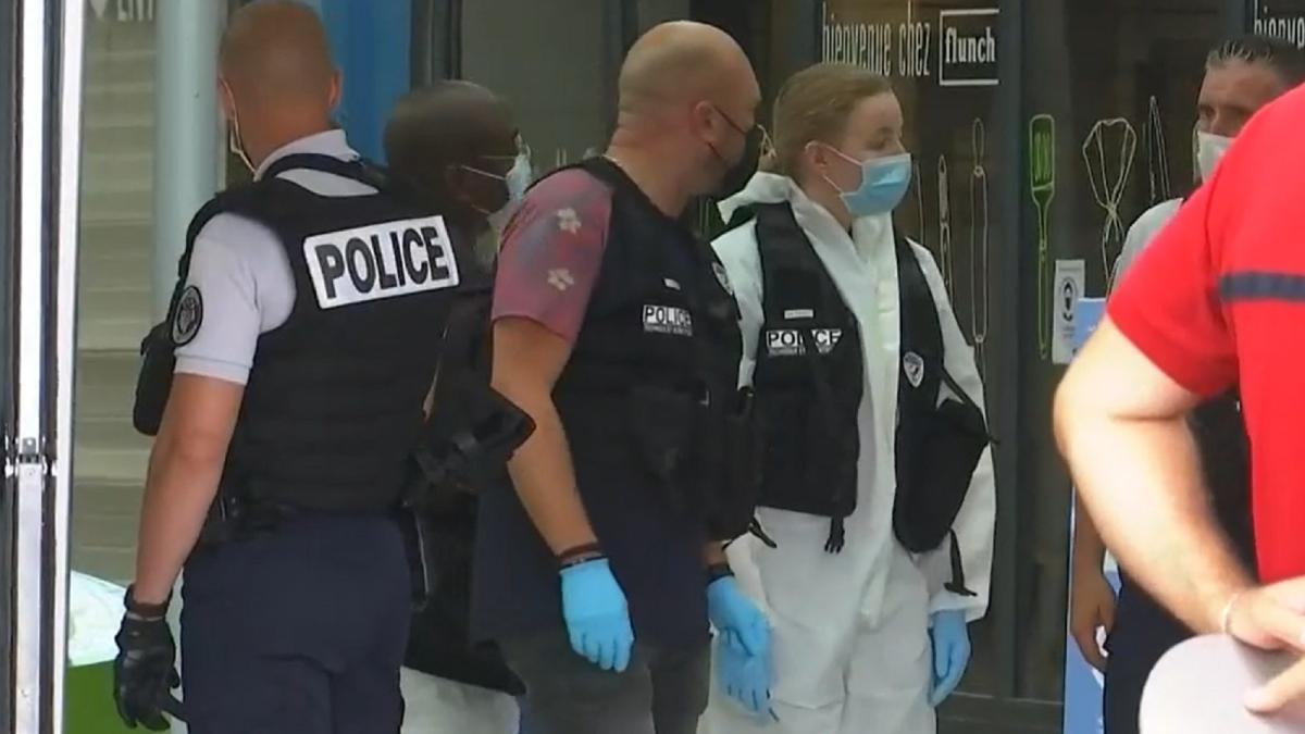 franta--un-roman-a-ucis-un-tanar-de-18-ani-si-a-ranit-altul-intr-un-atac-cu-un-cutit-la-mall--prc-e2prc-80prc-9enimic-nu-justifica-un-astfel-de-gestprc-e2prc-80prc-9d---video