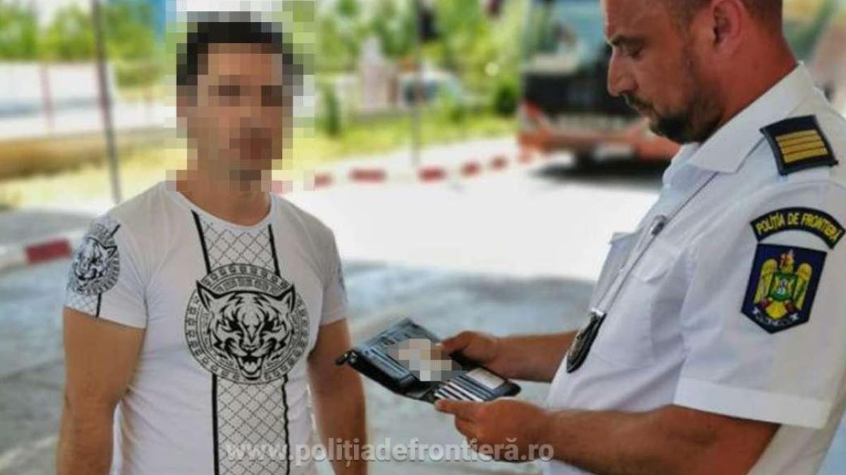 autocar--oprit-la-frontiera-romaniei--un-pasager-s-a-ales-cu-un-dosar-penal