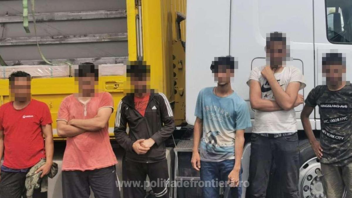 automarfar--condus-de-un-sofer-turc--verificat-la-sange-la-frontiera--sase-barbati-erau-ascunsi-printre-marfa-transportata