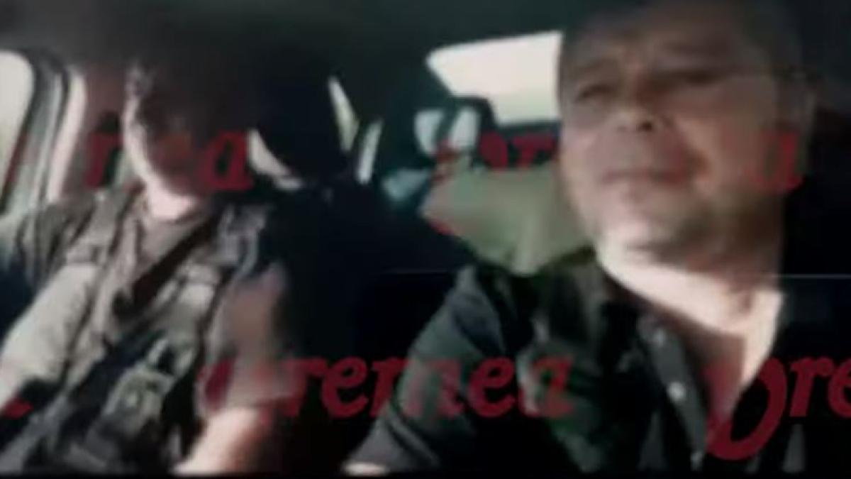 doi-politisti-locali-din-barlad-s-au-filmat-cantand-manele-la-volan--prc-e2prc-80prc-9esa-se-balaceasca-fataprc-e2prc-80prc-9c