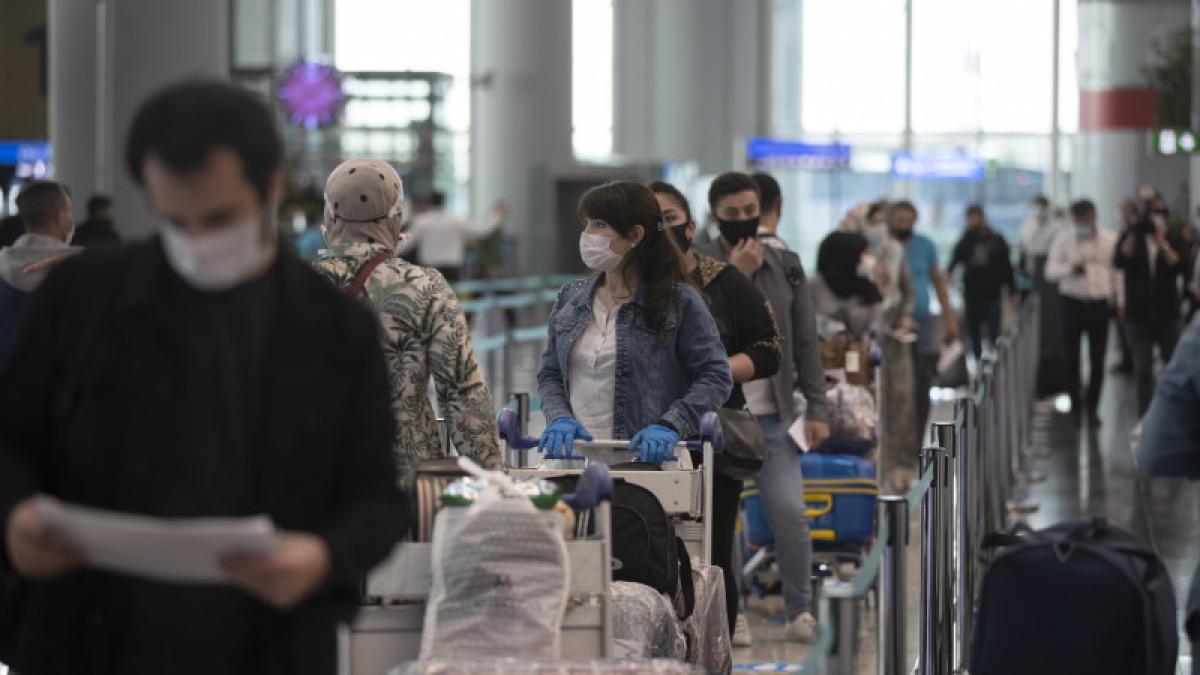 coada_aeroport_otopeni_imbarcare_check_in_bagaje