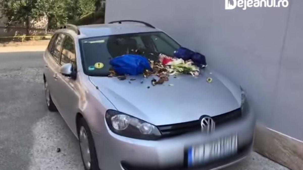razbunare-urat-mirositoare-la-dej--masina-unui-sofer--presarata-cu-gunoaieprc-c2prc-a0