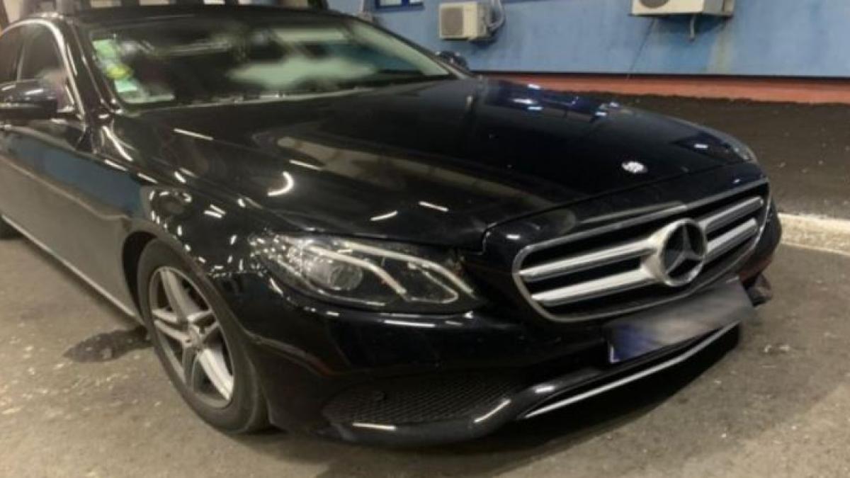 mercedes-benz--furat-din-suedia--descoperit-la-frontiera-oancea--soferul-a-ramas-pieton