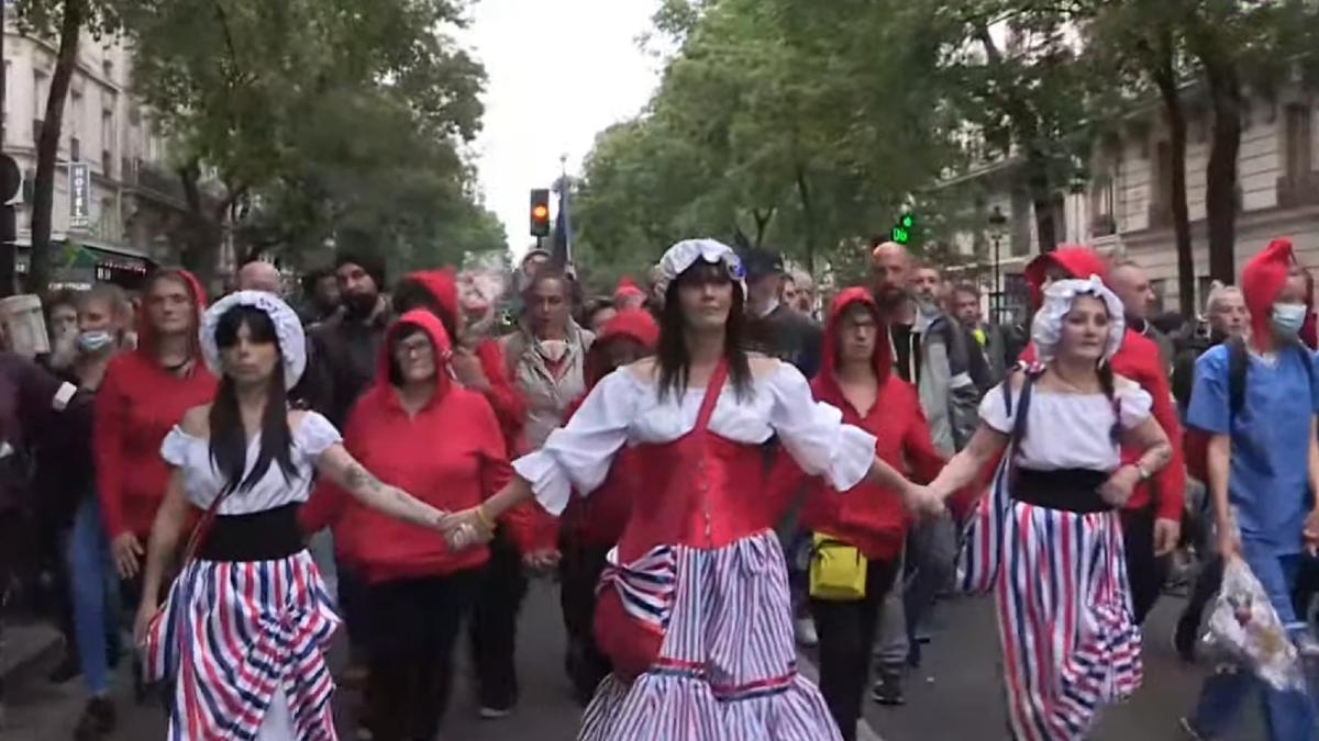proteste-in-franta-fata-de-masurile-lui-macron-privind-vaccinarea-si-certificatul-covid-19